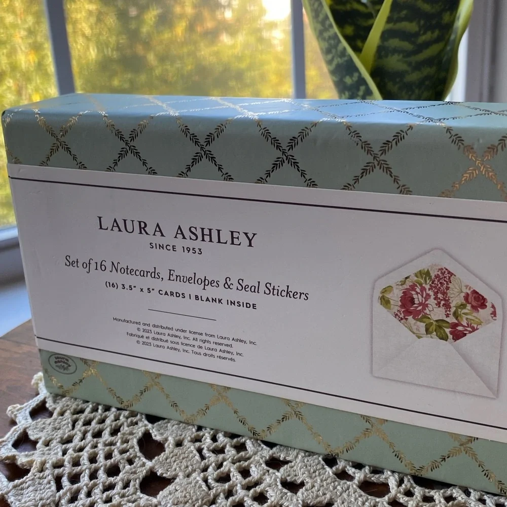 Laura Ashley Stationery Box Set in Mint and Gold Set of 13 Thank You Cards.